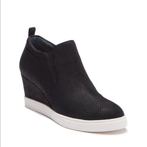 Caslon Aiden Wedge Sneaker - Size 9